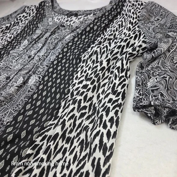 Women's NOTATIONS Plus 3X Black & White Patterned Blouse - Picture 4 of 8